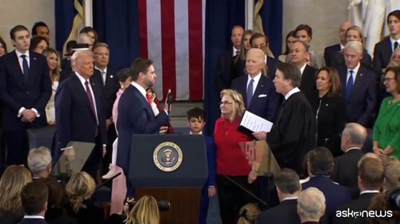 JD Vance giura come vice-presidente Usa con accanto moglie e figli