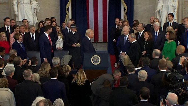 ترامب يؤدي اليمين الدستورية