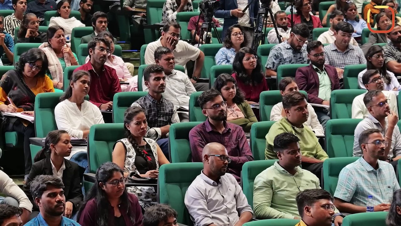 बिग बॉस इसलिए चलता है… || आचार्य प्रशांत, गीता दीपोत्सव (2024)