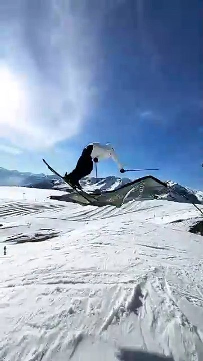 This Skiing Trick flag