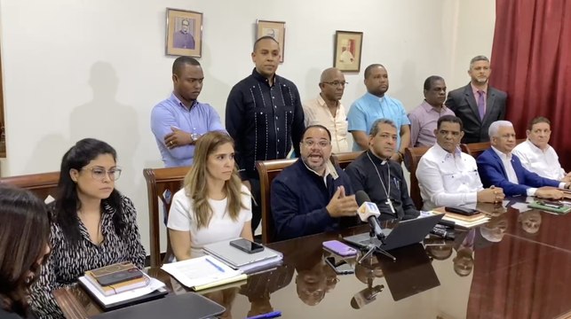 Barrick se compromete a revisar las normas relativas al reasentamiento involuntario de los campesinos de Sánchez Ramírez