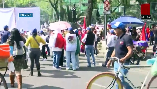 Migrantes rezan tras la cancelación de CBP One por gobierno de Donald Trump