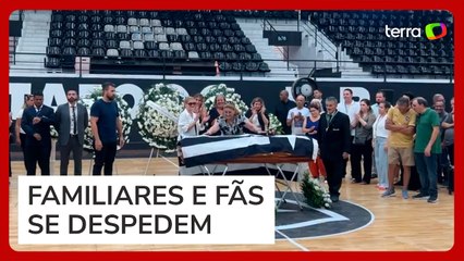Léo Batista é velado na sede do Botafogo no Rio em cerimônia aberta ao público