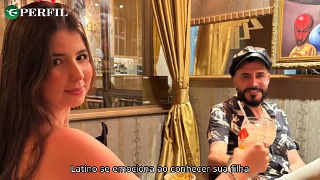 Reencontro emocionante, dieta extrema e romance polêmico: as últimas notícias das celebridades brasileiras! - Latino conhece filha, Carolina Dieckmann emagrece e Amado Batista beija namorada em Noronha.