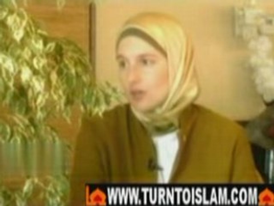Spanish woman Talks about Women's Rights in Islam