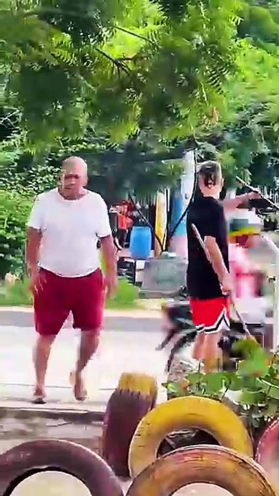 interestingvideo #watch it and laugh again[topic]# #daily smile#funnydaily