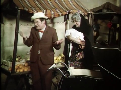 Benny Hill - Fruit Stand 'Closing Chase' (1975)