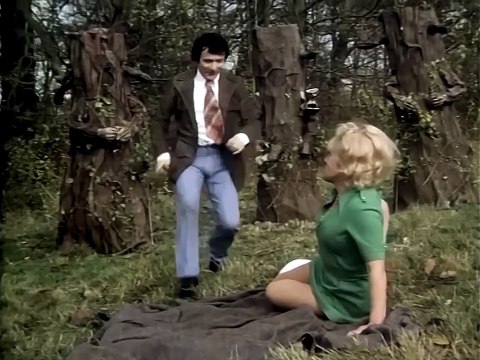 Benny Hill - Peeping Trees w⁄Closing Chase (1972)