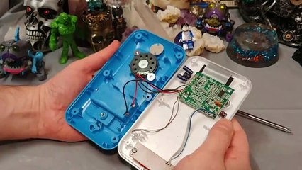 Vtech Call&Chat Learning Phone Teardown. Let's See What's Inside!