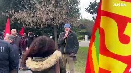 Brescia, la protesta in segno di solidarieta' con le attiviste di Extinction Rebellion