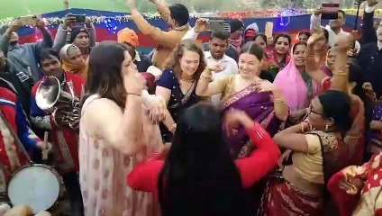 सैनिकों के गांव की बहू बनी अमेरिकन युवती