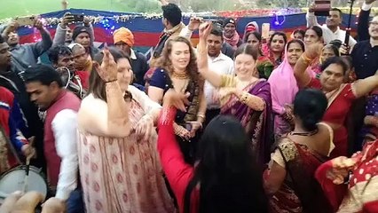 सैनिकों के गांव की बहू बनी अमेरिकन युवती