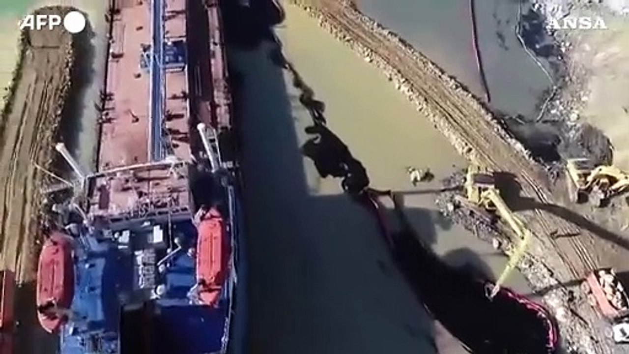 Russia, proseguono i lavori di pulizia delle coste del mar Nero
