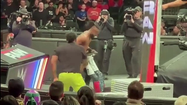 Rey Mysterio Battles Kofi Kingston - WWE Raw