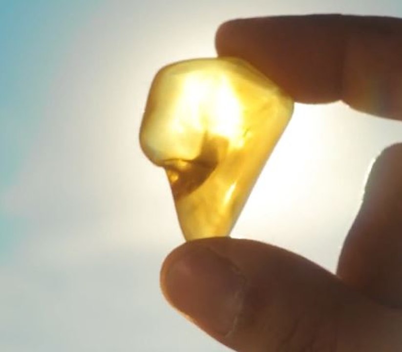 From trash to trend! DIY beach rubbish accessories!