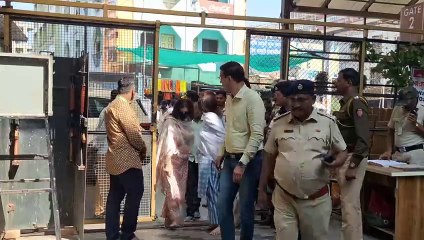 मुलीची भुमिका असलेला आझाद चित्रपट प्रदर्शित होताच आई रविना टंडनची साई चरणी धाव..