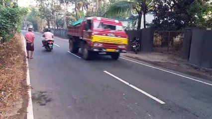 കാറും ബൈക്കും കൂട്ടിയിടിച്ചുണ്ടായ അപകടത്തിൽ ബൈക്കിൽ സഞ്ചരിച്ചിരുന്ന രണ്ടു യുവാക്കൾ മരിച്ചു