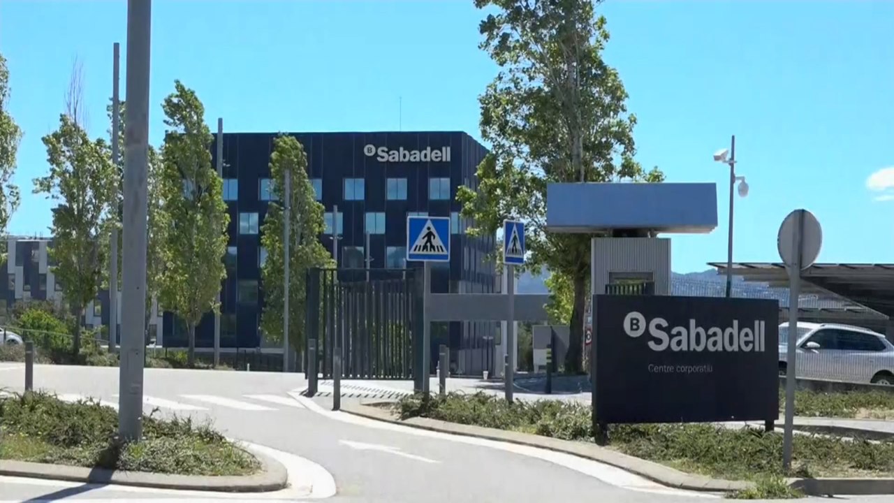 Banco Sabadell regresa a Cataluña tras siete años y en plena OPA de BBVA