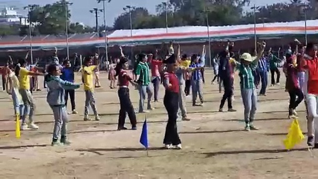 गणतंत्र दिवस की तैयारी उदयपुर में युद्ध स्तर पर चल रही पूर्व संध्या पर ड्रोन शॉ से बिखरेगी सतरंगी आभा फतहसागर की पाल पर 50 लाख की लागत से होगा ड्रोन शो