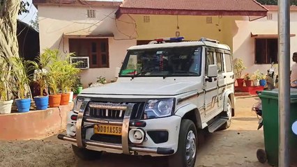 ରାଜ୍ୟ ବାହାରକୁ ଚାଲାଣ ବେଳେ ୨ ହାତୀ ଦାନ୍ତ ଜବତ   ୪ଜଣ ଗିରଫ, ଆନ୍ତଃରାଜ୍ୟ ଅପରାଧୀ ସାମିଲ