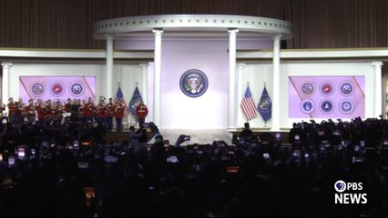 Regardez le nouveau Président des Etats-Unis et la Première Dame qui dansent au bal du commandant en chef, à Washington