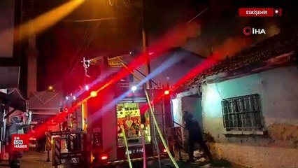 Eskişehir'de evinin kül oluşunu gözyaşlarıyla izledi