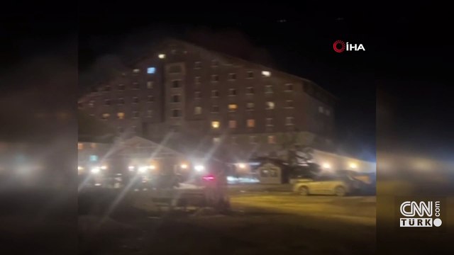 Bolu Kartalkaya'da yanan otelden çarşafla böyle atladı! Yardım çığlıkları kamerada: İnemiyorum, nereden çıkacağız? | Video Haber