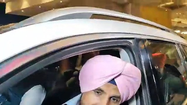 ਕਾਂਗਰਸ ਪਾਰਟੀ ਦਾ ਮੇਅਰ ਬਨਾਉਣ ਨੂੰ ਲੈਕੇ ਅੰਮ੍ਰਿਤਸਰ ਵਿੱਚ ਹੋਈ ਮੀਟਿੰਗ ਵਿੱਚ ਪੰਜਾਬ ਇੰਚਾਰਜ ਹਰੀਸ਼ ਚੌਧਰੀ ਅਤੇ ਕਾਂਗਰਸ ਦੇ ਪੰਜਾਬ ਪ੍ਰਧਾਨ ਰਾਜਾ ਵੜਿੰਗ ਸਮੇਤ ਕਈ ਕਾਂਗਰਸੀ ਆਗੂ ਸ਼ਾਮਲ ਹੋਏ।