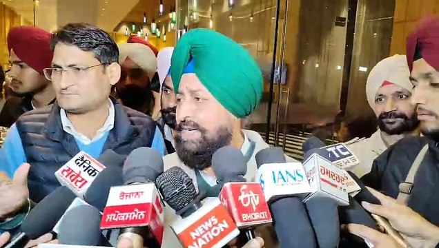 ਕਾਂਗਰਸ ਪਾਰਟੀ ਦਾ ਮੇਅਰ ਬਨਾਉਣ ਨੂੰ ਲੈਕੇ ਅੰਮ੍ਰਿਤਸਰ ਵਿੱਚ ਹੋਈ ਮੀਟਿੰਗ ਵਿੱਚ ਪੰਜਾਬ ਇੰਚਾਰਜ ਹਰੀਸ਼ ਚੌਧਰੀ ਅਤੇ ਕਾਂਗਰਸ ਦੇ ਪੰਜਾਬ ਪ੍ਰਧਾਨ ਰਾਜਾ ਵੜਿੰਗ ਸਮੇਤ ਕਈ ਕਾਂਗਰਸੀ ਆਗੂ ਸ਼ਾਮਲ ਹੋਏ।