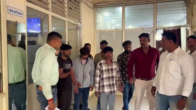 घर में घुसकर चोरी की वारदात को अंजाम देने वाले आरोपियों को पुलिस ने दो से अधिक सीसीटीवी फुटेज खंगालने के बाद किया गिरफ्तार , पकड़े गए आरोपियों ने आधा दर्जन से अधिक वारदातों को दिया है अंजाम।