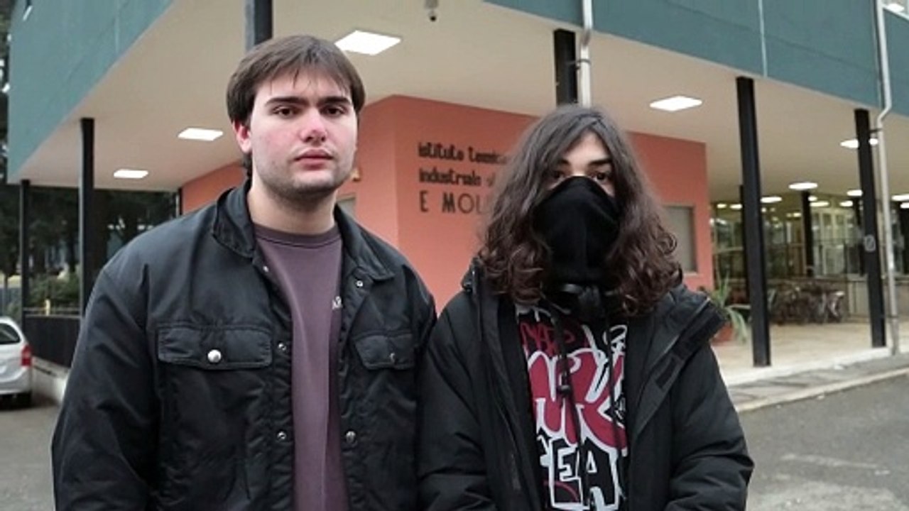 Sciopero degli studenti del Molinari di Milano: "La scuola ? al gelo, ci sono 11 gradi"