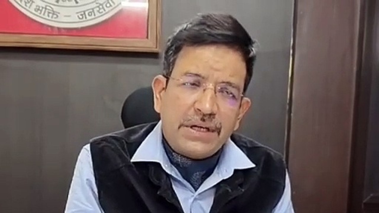 23369203 विदिशा जिले की गंजबासौदा उप जेल में सूदखोरी का मामला सामने आने के बाद जेल प्रहरी रामबाबू शर्मा को निलंबित कर भोपाल मुख्यालय में अटैच किया गया।  व्यापारी अंकित दुबे की आत्महत्या की कोशिश के बाद मामला उ