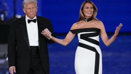 Il ballo tra Melania e Trump al termine della giornata di insediamento