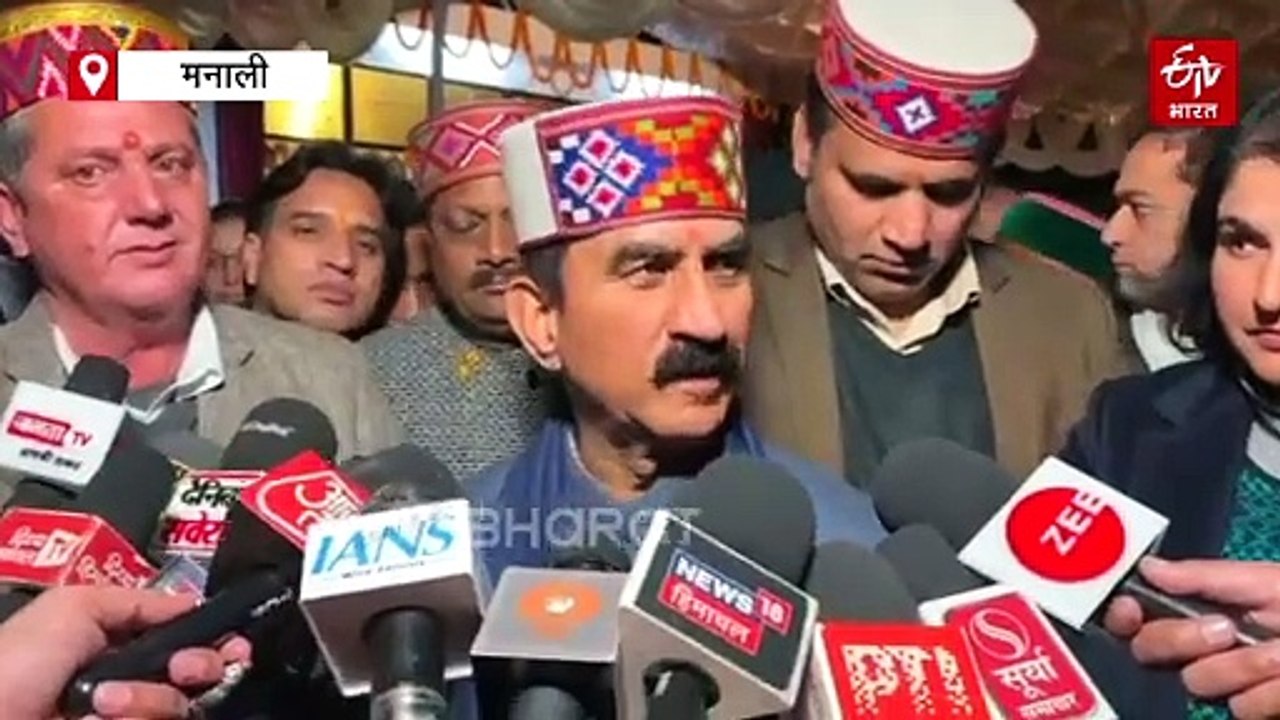 सीएम ने मनाली में जनसभा के बीच गाना गाकर बांधा समां, करोड़ों रुपये की योजनाओं के किए शिलान्यास और उद्घाटन