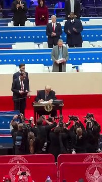 Ο Δημήτρης Φιντιρίκος με την Μελίνα Νικολαϊδη στην ορκωμοσία του Ντόναλντ Τραμπ