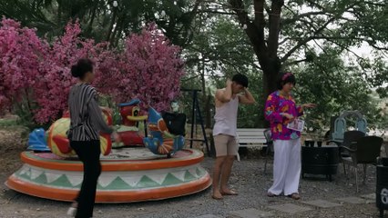 Chồng Đu Trend QUĂNG TIỀN _Vào Mặt Vợ_ , Bị Mẹ Vợ BẮT GẶP Và Cái Kết Đắng!