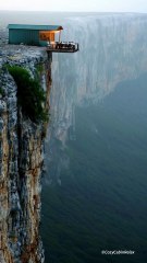 "Valley Views and Vibes: A Stunning Cliffside Cafe Experience 🌿☕"