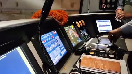 Updated মাথার উপর বিপর্যস্ত বউবাজার নিয়ে সুড়ঙ্গ দিয়ে প্রথমবার দৌড়োলো মেট্রোরেল