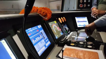 Updated মাথার উপর বিপর্যস্ত বউবাজার নিয়ে সুড়ঙ্গ দিয়ে প্রথমবার দৌড়োলো মেট্রোরেল