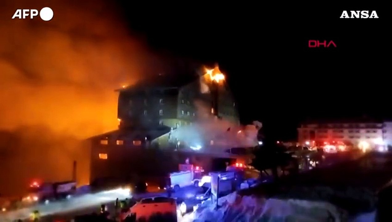Incendio in un hotel in una stazione sciistica in Turchia, almeno 10 morti