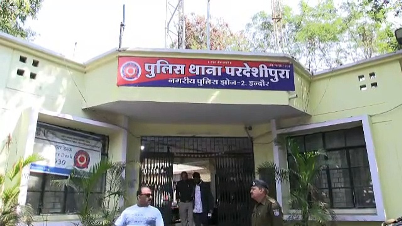 पत्नी पर चरित्र शंका के चलते पति और एक युवक में दिनदहाड़े चले चाकू , पुलिस ने शुरू की जांच।