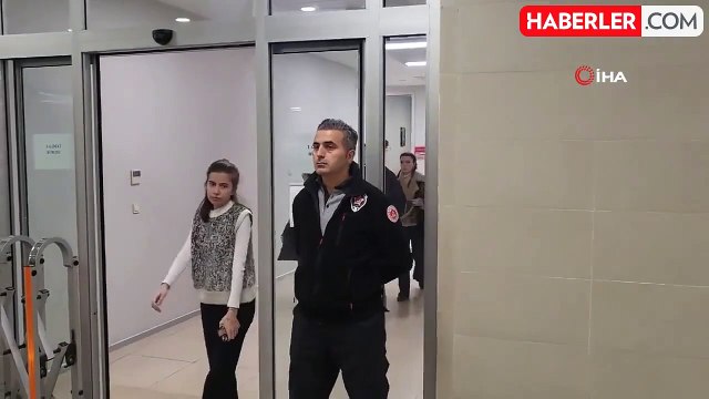 Menajer Ayşe Barım hakkında sosyal medyadaki iddialara yönelik yürütülen soruşturma kapsamında oyuncu Deniz Işın 'mağdur' sıfatıyla Savcılığa ifade...