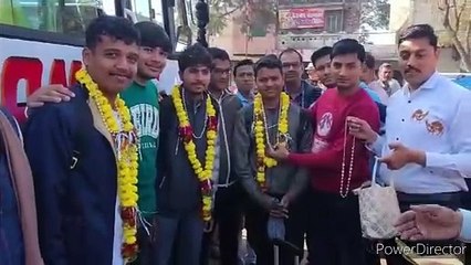 आगर के युवाओं ने 45 हजार सीढ़ियों को 7 बार चढ़कर व उतरकर बिना अन्न जल के दो दिनों में पूरी की पालीताणा तीर्थराज यात्रा. शहर आने पर हुवा भव्य स्वागत