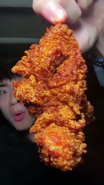 Follow for more ASMR videos🌮🍟 Credits: @dlameats #mukbang #asmr #fastfood #asmreating