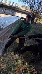 On trouve un coffre-fort au fond du canal !