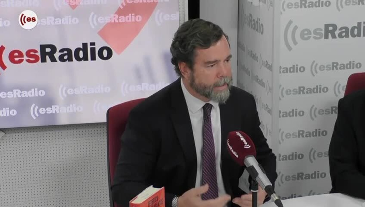 "Para que se produzca el cambio hay que hablar de cosas distintas a Franco o Begoña"