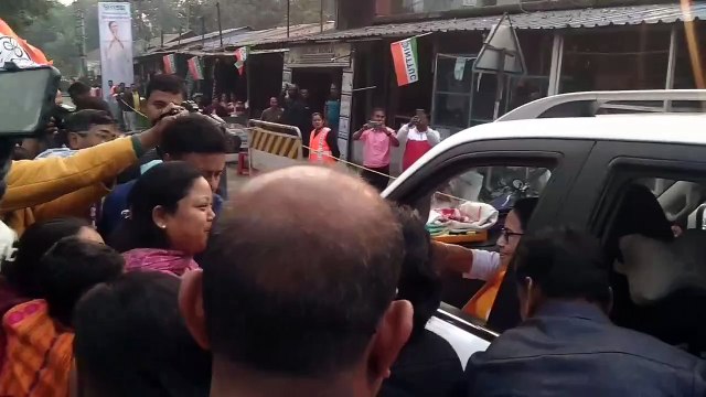 মুখ্যমন্ত্রীর অটোগ্রাফ পেয়ে খুশি তৃতীয় শ্রেণীর এক ছাত্র ও তার পরিবার