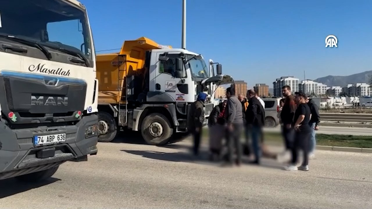 Hafriyat kamyonunun çarptığı yaya ağır yaralandı