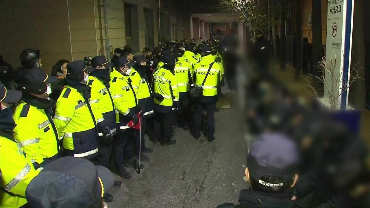 경찰, '서부지법 판사실 침입' 40대 남성 구속영장 신청 / YTN