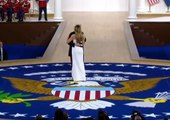 Donald Trump y Melania deslumbran en su primer baile a su llegada a la Casa Blanca